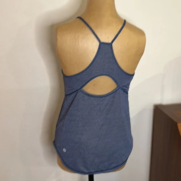 Lululemon sz 6  Fast As Light Singlet
Heathered Psychic (blue) great pre owned - Picture 4 of 9